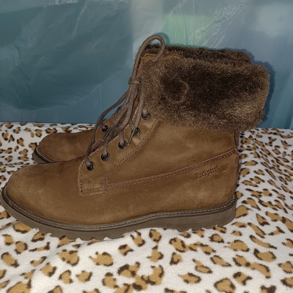 Women's Leather Rockport Boots w/Faux Fur trim and lining size 9W - Picture 9 of 9